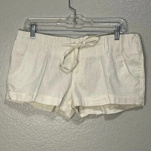 Body Central Pants - Body Central Women’s 100% Linen White Cuffed Shorts Size Medium